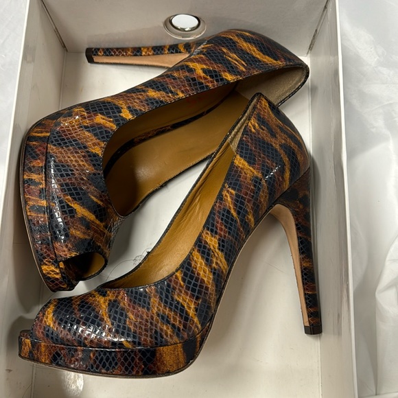 NEW Michael Kors Heels - Picture 1 of 7